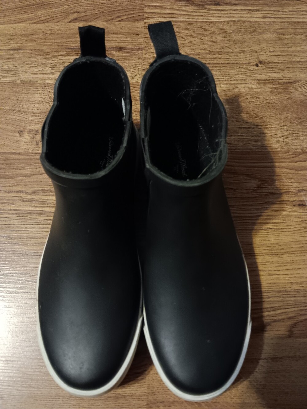 Black Slip-On Women's Size 9 Universal Treads